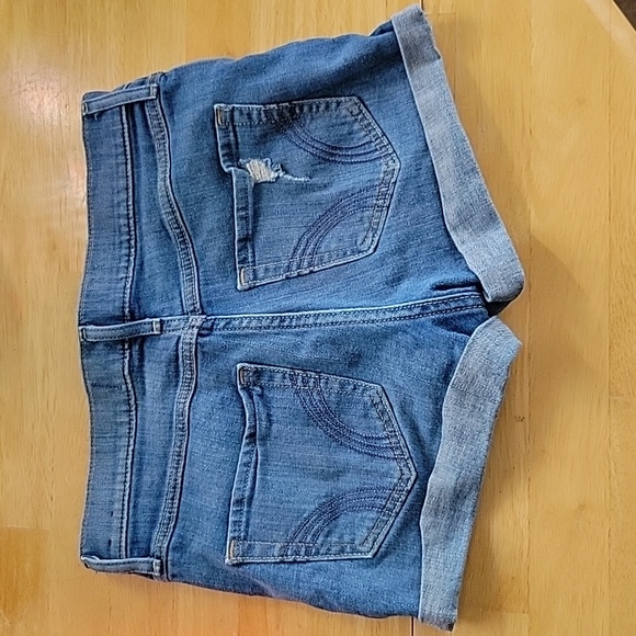 Hollister High Rise Jean shorts - Picture 2 of 2
